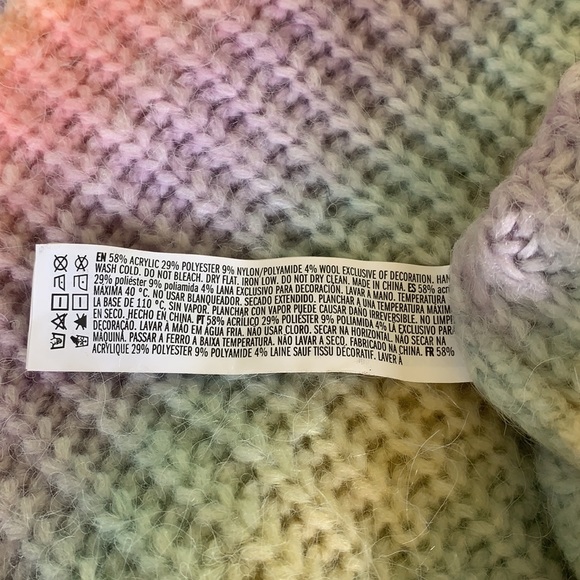 HELLO KITTY X FOREVER 21 Pastel Rainbow Gradient Wash Chunky Knit Sweater - Picture 11 of 11